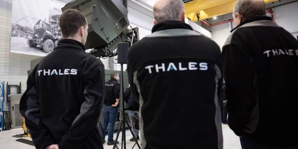 Atelier de fabrication du radar GM 200.