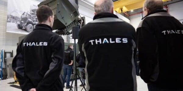 Atelier de fabrication du radar GM 200.